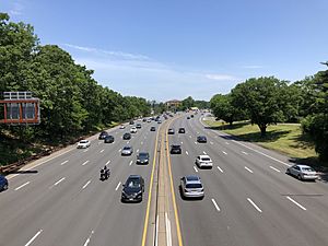 2021-06-05 12 24 50 View north along New Jersey State Route 444 (Garden State Parkway) from the overpass for Union County Route 509 (Kenilworth Boulevard-Galloping Hill Road) in Kenilworth, Union County, New Jersey