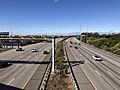 2022-10-08 10 30 43 View south along Interstate 95 (Delaware Expressway) from the overpass for a ramp leading from northbound Interstate 95 to Philadelphia International Airport in Tinicum Township, Delaware County, Pennsylvania