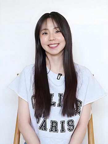 20220519—Ahn So-hee, Interview, Marie Claire Korea (00m32s).jpg
