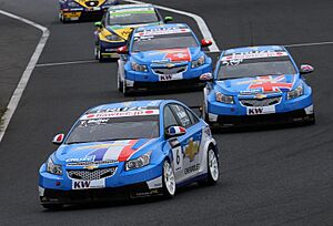 Chevrolet trio 2010 WTCC Race of Japan (Qualify 1).jpg