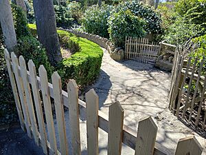 Former Chimney Pot Walk . Closed as of 2025 .