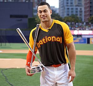 Giancarlo Stanton holds up the T-Mobile -HRDerby trophy. (28554230205)