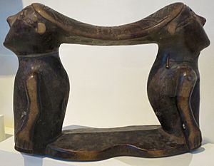 Headrest, Twa people, Honolulu Museum of Art, 13038.1