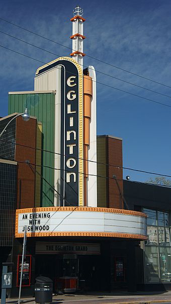 Lieu historique national du Canada du Théâtre-Eglinton.jpg