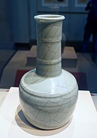 Long-necked vase, Guan ware, China, Zhejiang province, Hangzhou, Jiaotan kiln, Southern Song dynasty, 1100s AD, glazed stoneware - Freer Gallery of Art - DSC05022