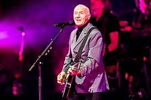 Midge Ure - 2024101204053 2024-04-10 Rock Meets Classic - Sven - 1D X MK II - 0924 - B70I6794