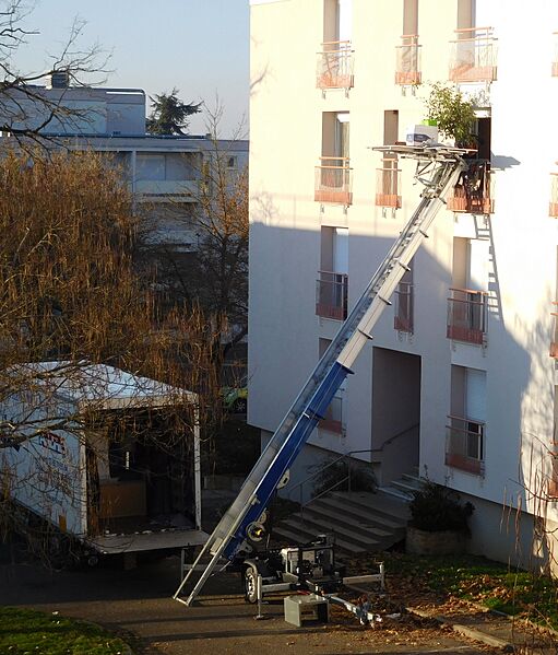 Monte-meuble (cropped)