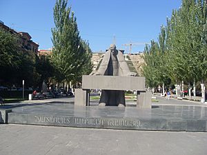 Monument of Alexander Tamanyan (4)