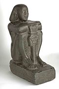 Museo Arqueológico Nacional - 2014 - Estatua de Harsomtus em hat 01