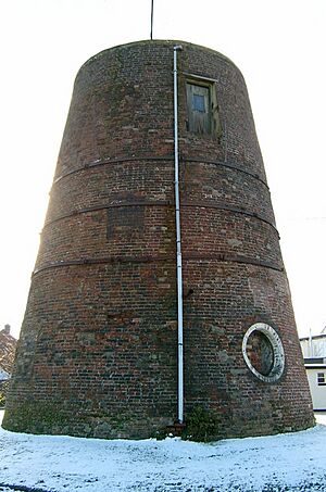 Old Corn Windmill Tower - geograph.org.uk - 377668