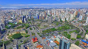 Aerial view of Santo André's downtown, highlighting City Hall Plaza at the photo centerpiece.