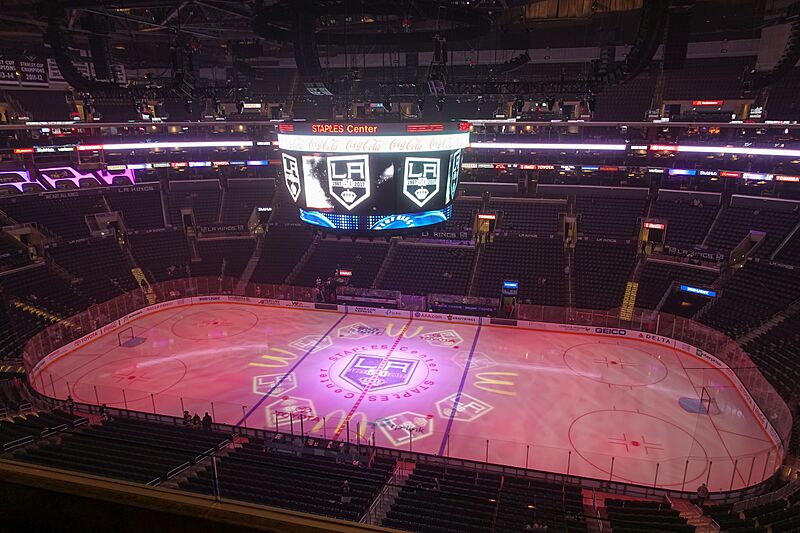 Penguins @ Kings (30737094236)