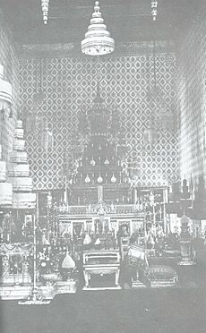 Royal Funerary Urn of Saovabha Phongsri atop Pra Thean Suwan Benjadol in Dusit Maha Prasat Hall
