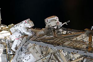 STS-126 EVA2 01