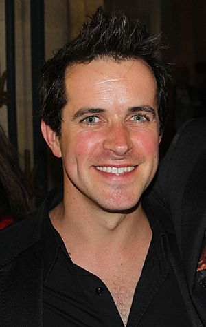 TV's Dominic Wood of Dick and Dom fame and long time friend of Joe, smile for the camera during Triqueta's interval (cropped).JPG