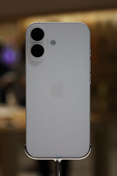 White iPhone 17