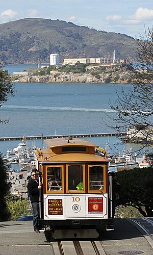 10 Cable Car on Hyde St with Alcatraz, SF, CA, jjron 25.03.2012