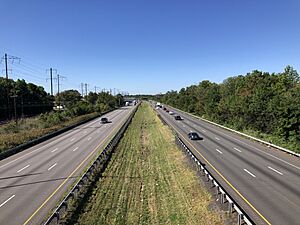 2022-09-14 10 06 34 View south along Interstate 95 (Delaware Expressway) from the overpass for Tennis Avenue in Bensalem Township, Bucks County, Pennsylvania
