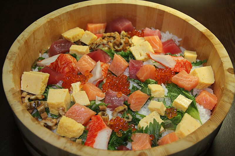 Chirashi-zushi