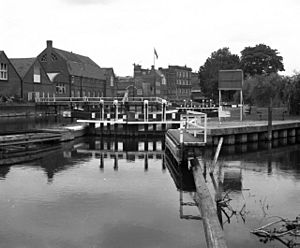 County Lock, River Kennet, Reading - geograph.org.uk - 381837