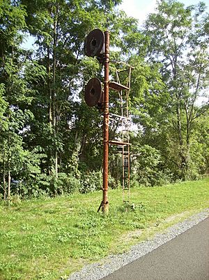 Defunct railroad signal on the Hudson Valley Rail Trail