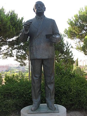 Estátua de Tierno Galván
