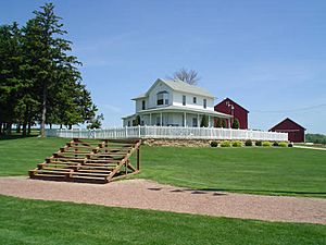 FldofDrmsHmBlcrHouse051904