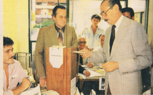 Jorge Rafael Videla votando en 1983