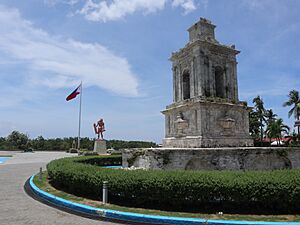 Mactan Shrine Magellan marker corner with Lapulapu monument and flag (Punta Engaño Road, Lapu-Lapu City, Cebu; 09-04-2022