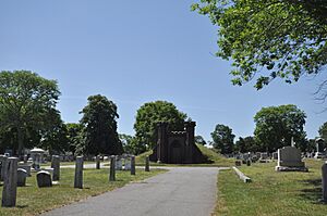 NewBedfordMA RuralCemetery ReceivingTomb