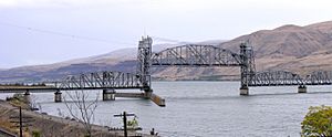 Oregon Trunk railroad bridge lift span and former swing span, viewed from southeast