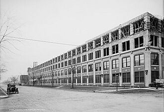 Packard plant no 10 construction.jpg