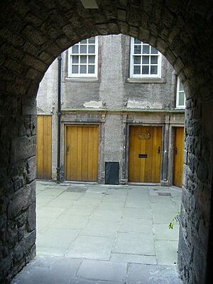 Riddle's Court archway - geograph.org.uk - 1338873