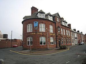 The Crow's Nest Pub - geograph.org.uk - 1559003