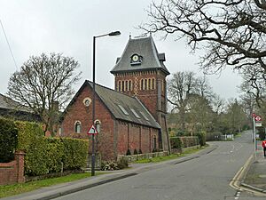 Tooke's Folly, Pinner Hill Farm - geograph.org.uk - 6414673