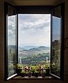 Window in a cafe in San Gimignano (02182)2