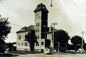 Lane County Courthouse in Eugene, built in 1898 and demolished in 1959