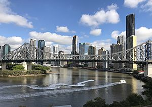 Brisbane CBD and Brisbane River views from Bowen Terrace 01