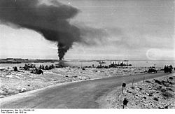 Bundesarchiv Bild 101I-786-0301-32, Tobruk, Straße zum Hafen.jpg
