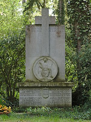 Darmstadt West Waldfriedhof Grabmal von Brentano