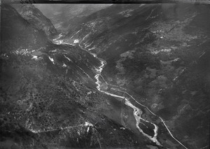 ETH-BIB-Anzonico, Chironico, Kehrtunnels v. S. aus 1200 m-Inlandflüge-LBS MH01-006144