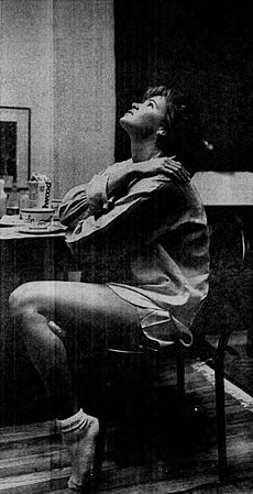 Elle Macpherson - Daily News (1987)