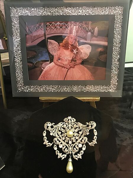 Glinda's brooch