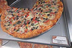 HK TST 加連威老道 Granville Road Burlington Arcade sidewalk shop food Paisano's Pizzer big round pizzas June 2017 IX1 01