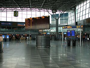 Helsinki-Vantaa departure hall2