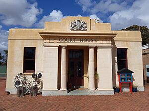 Pinjarra Court House, April 2020 02
