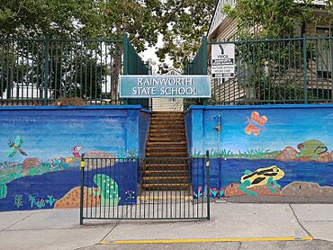 Retaining wall and entrance steps, Rainworth State School, 2018.jpg