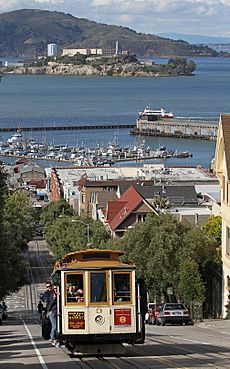 3 Cable Car on Hyde St with Alcatraz, SF, CA, jjron 25.03.2012
