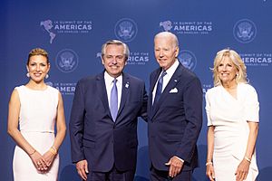 Alberto Fernández and Joe Biden at the opening of the IX Summit of the Americas (1)