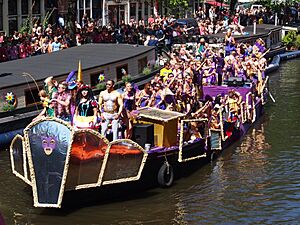 Amsterdam Gay Pride 2013 boat no37 Hot Spot Cafe pic7